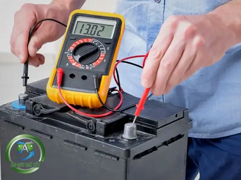 Dấu Hiệu Bình Ắc Quy Bị Sụt Áp Và Cách Xử Lý An Toàn