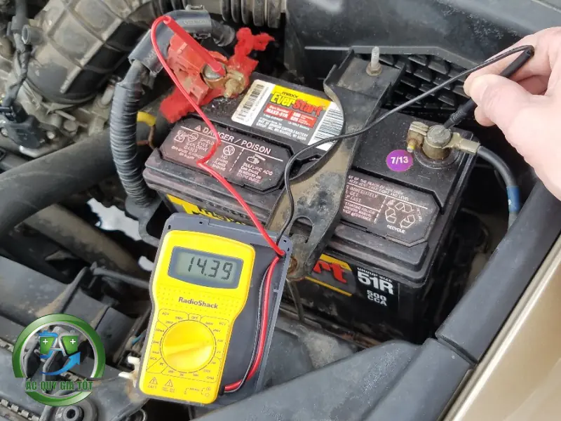 Dấu hiệu nhận biết ắc quy ô tô cần được thay thế kịp thời