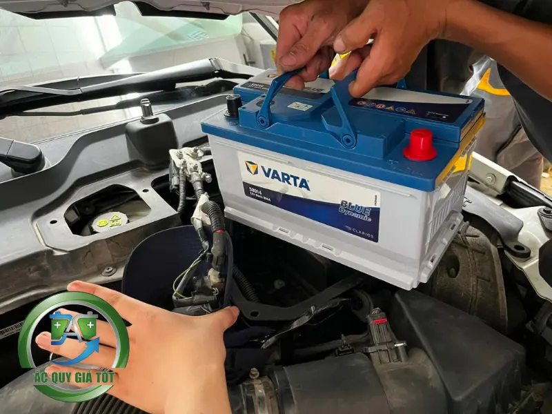 Thay ắc quy xe Toyota tại Ắc Quy Giá Tốt