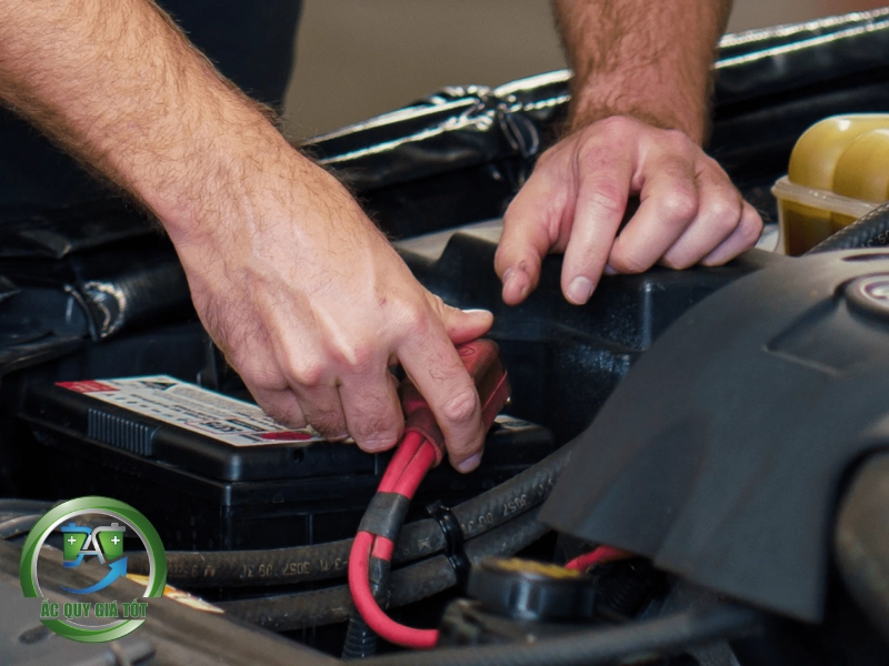 Hướng Dẫn Xử Lý Bình Ắc Quy Bị Sôi Nước An Toàn, Hiệu Quả