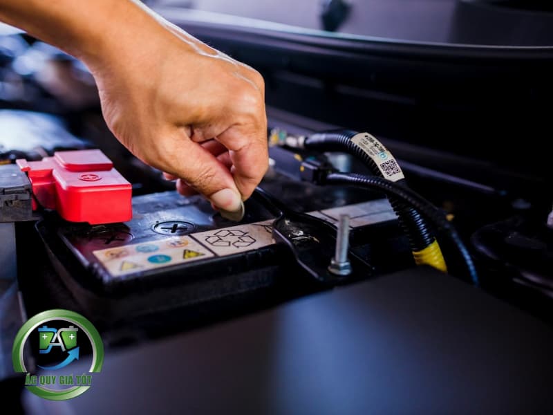 Cách kiểm tra bình ắc quy trước khi mua