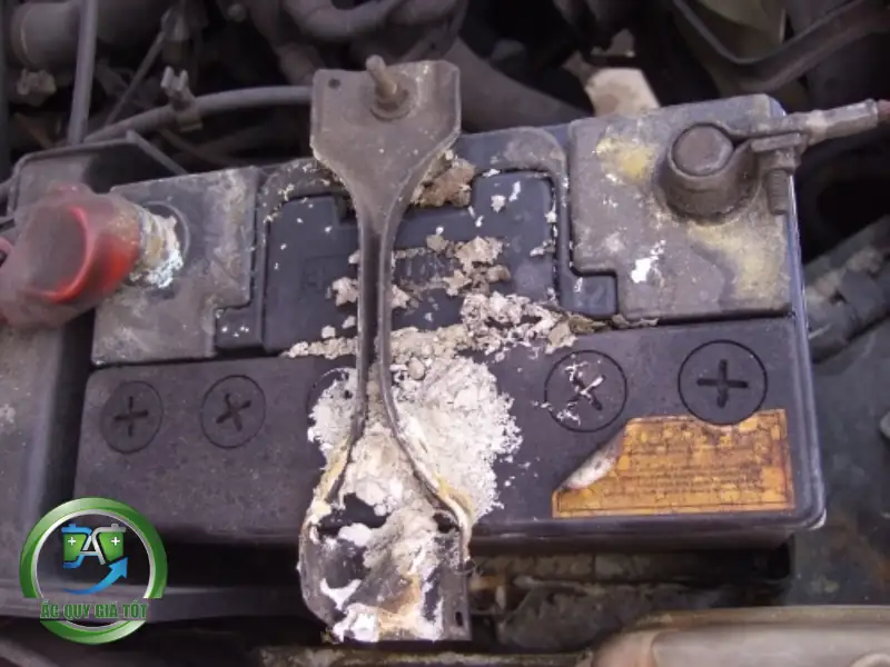 Dấu hiệu nhận biết ắc quy ô tô cần thay sớm