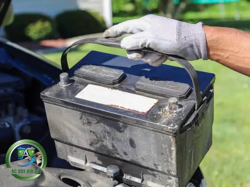 Dấu hiệu nhận biết ắc quy ô tô bị hư, hỏng