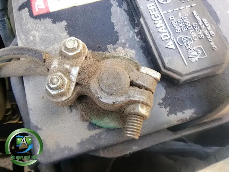 Những dấu hiệu cảnh báo bình ắc quy đã yếu hoặc có nguy cơ hỏng