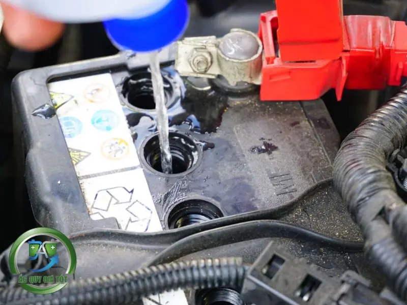 Bình Ắc Quy Hết Nước Có Sao Không? Giải Đáp Chi Tiết