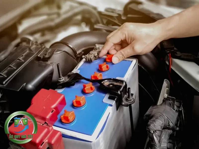 Quy trình thay ắc quy chuyên nghiệp đảm bảo an toàn hệ thống điện
