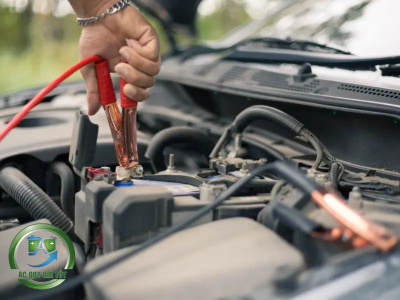 Quy trình sạc bình ắc quy ô tô chuyên nghiệp diễn ra như thế nào?