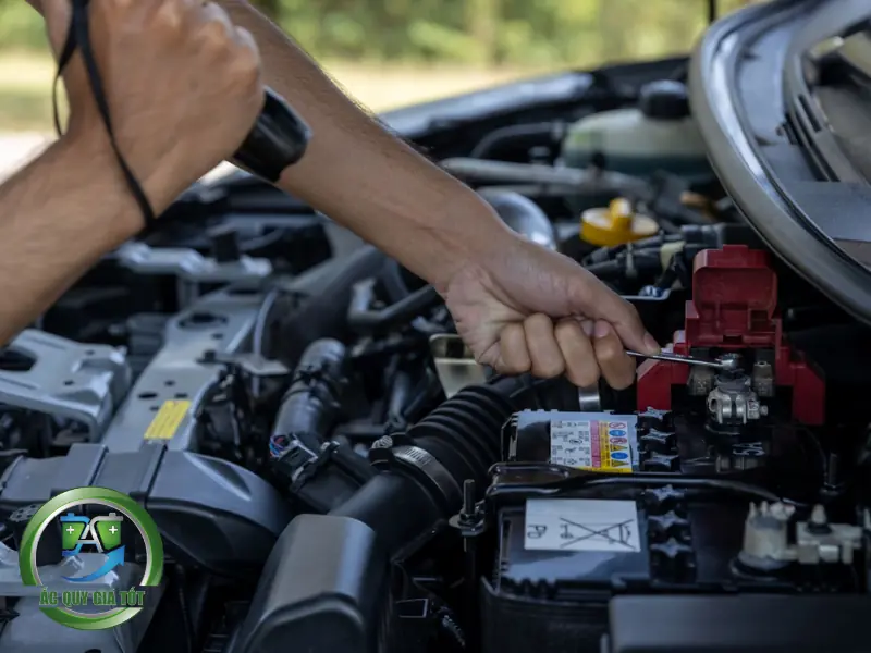 Dịch vụ thay ắc quy ô tô Cầu Giấy chuyên nghiệp, uy tín